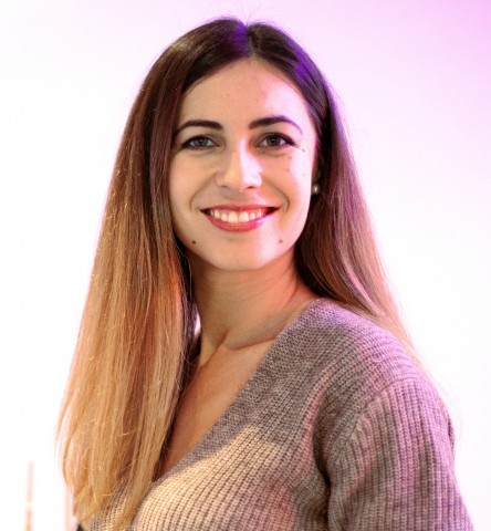 Qichqiriqlar meni silkitadi Nemis tranny porno va ularning toy